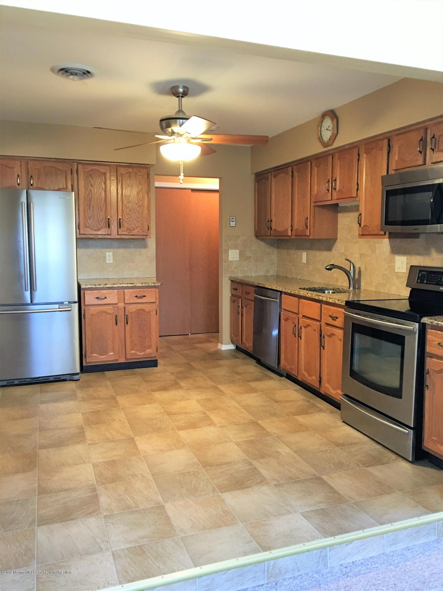 34 Berkshire Road, Unit 65 Whiting, NJ 08759 - Photo 8 of 16 good kitchen