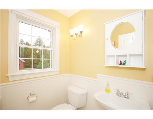 39 Edgefield Road Gorham, ME 04038 - Photo 8 of 25 Bathroom. 1st floor bathroom