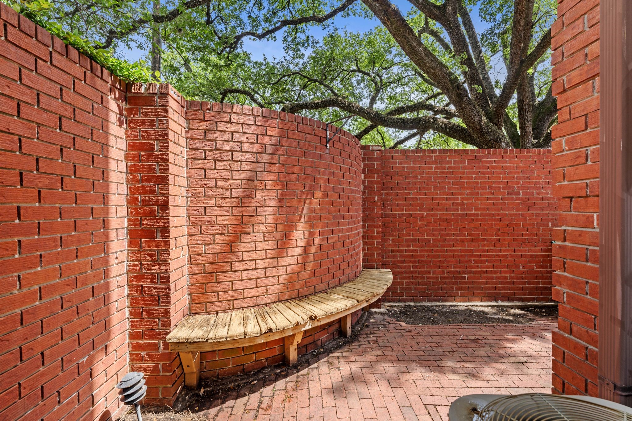 1601 Haver Street Houston, TX 77006 - Photo 19 of 22 Step outside, and you’re immediately immersed in the best of Montrose living.