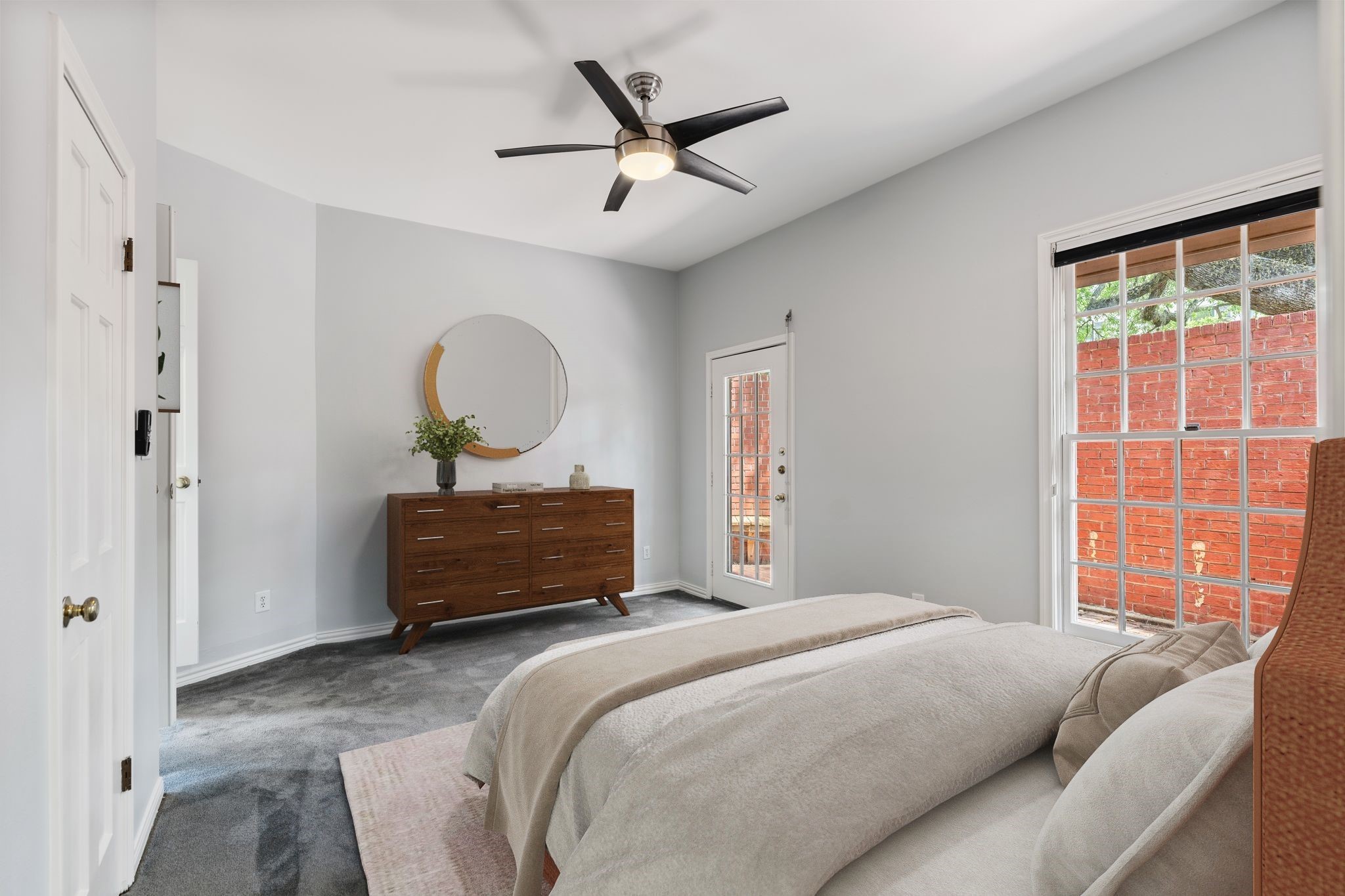 1601 Haver Street Houston, TX 77006 - Photo 4 of 22 Walk-out access to a private patio, creates a seamless connection between indoor and outdoor living.