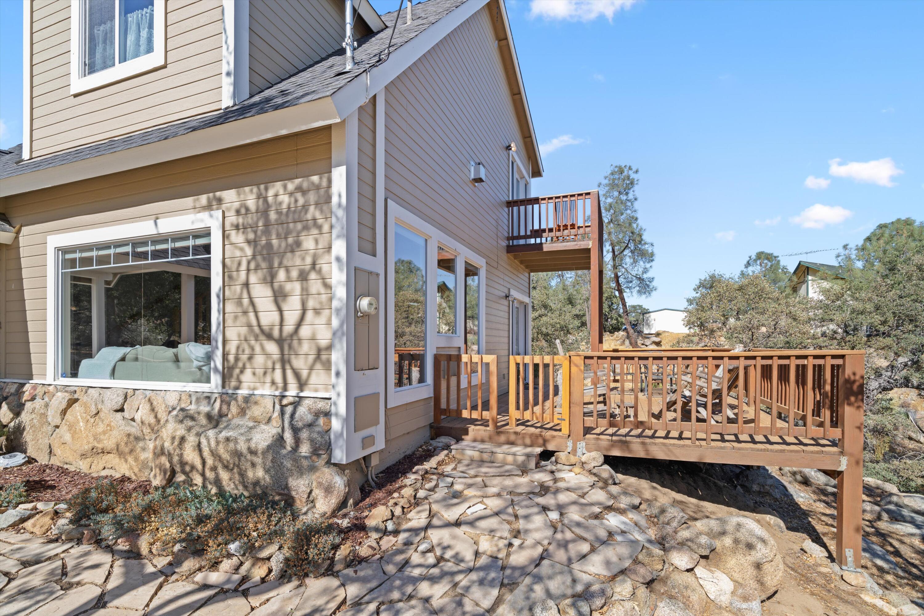 21605 Quail Springs Road Tehachapi, CA 93561 - Photo 25 of 35 a view of a balcony with wooden floor and fence