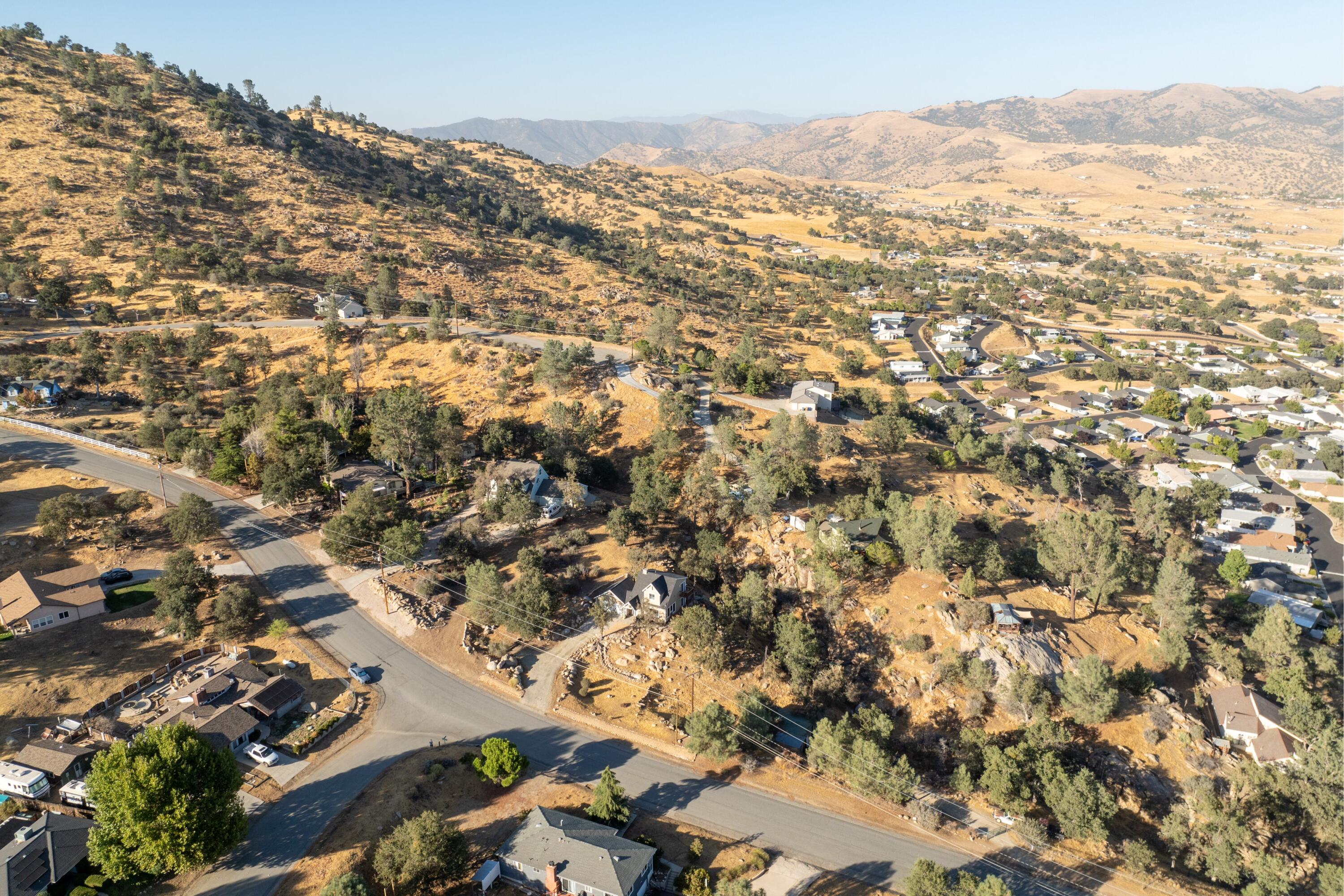 21605 Quail Springs Road Tehachapi, CA 93561 - Photo 34 of 35 an aerial view of residential house with parking space