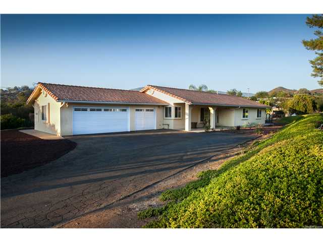 30921 Saddleback Road Valley Center, CA 92082 - Photo 3 of 24
