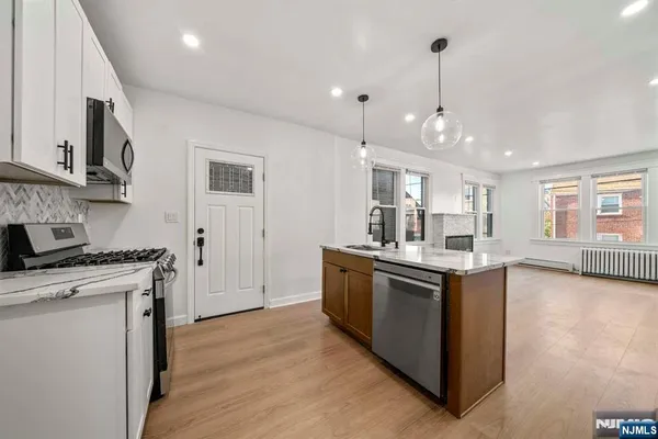 $2,650 | 170 Cedar Street, Unit 1, Cliffside Park, NJ 07010
