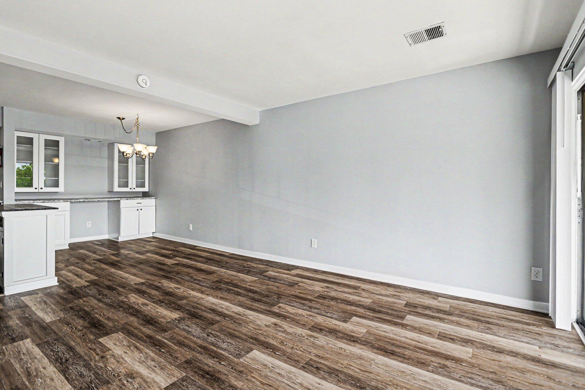 734 West Kilgore Road, Unit 303 Kalamazoo, MI 49008 - Photo 16 of 33 Dining Room