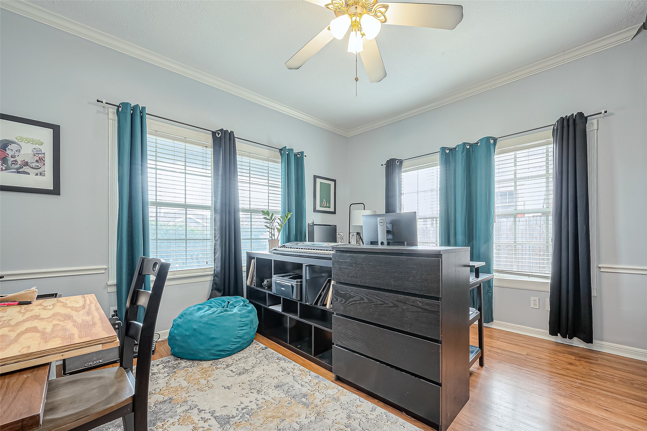 118 Jenkins Street Houston, TX 77003 - Photo 16 of 28 a room with furniture and window