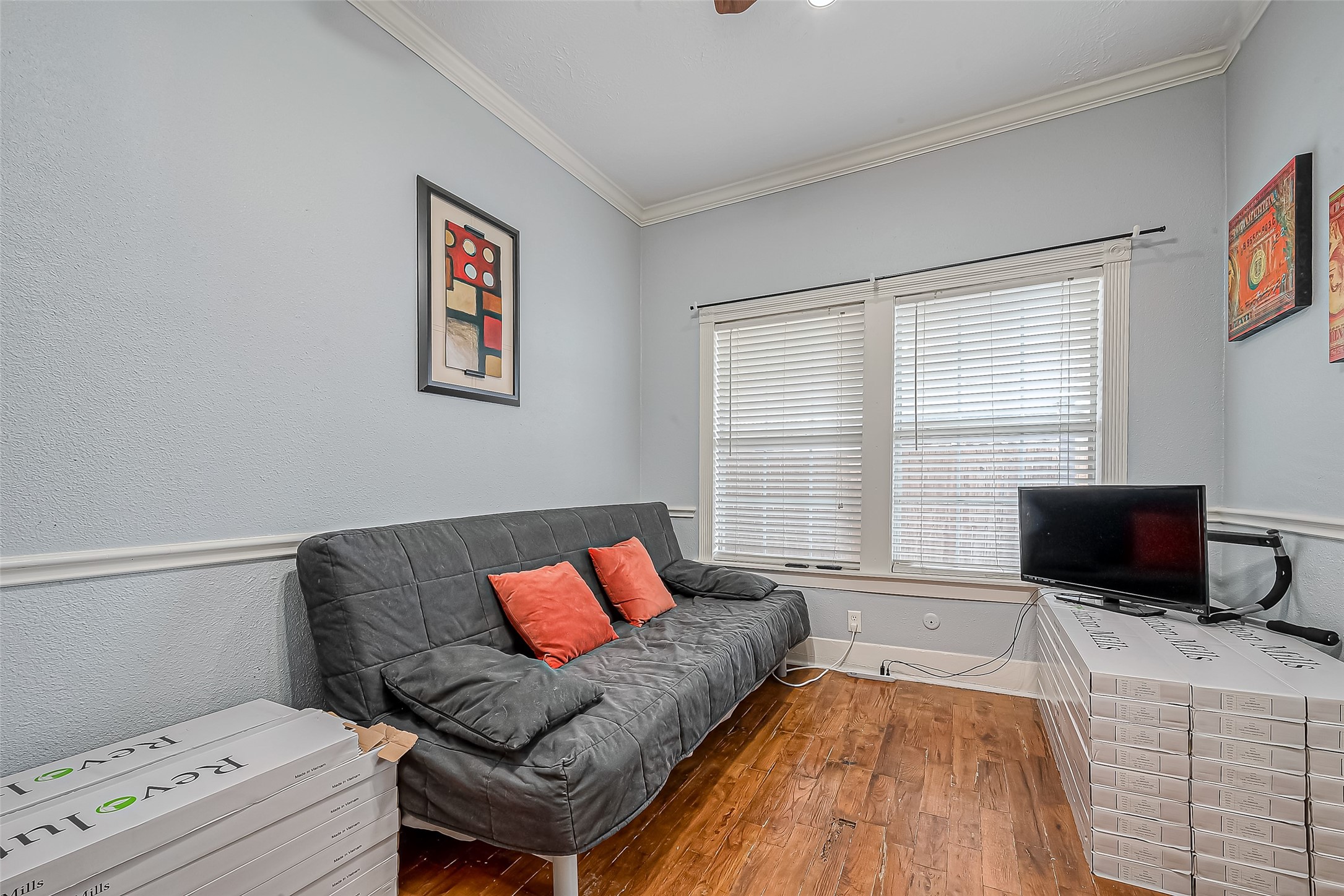 118 Jenkins Street Houston, TX 77003 - Photo 17 of 28 a living room with furniture and a flat screen tv