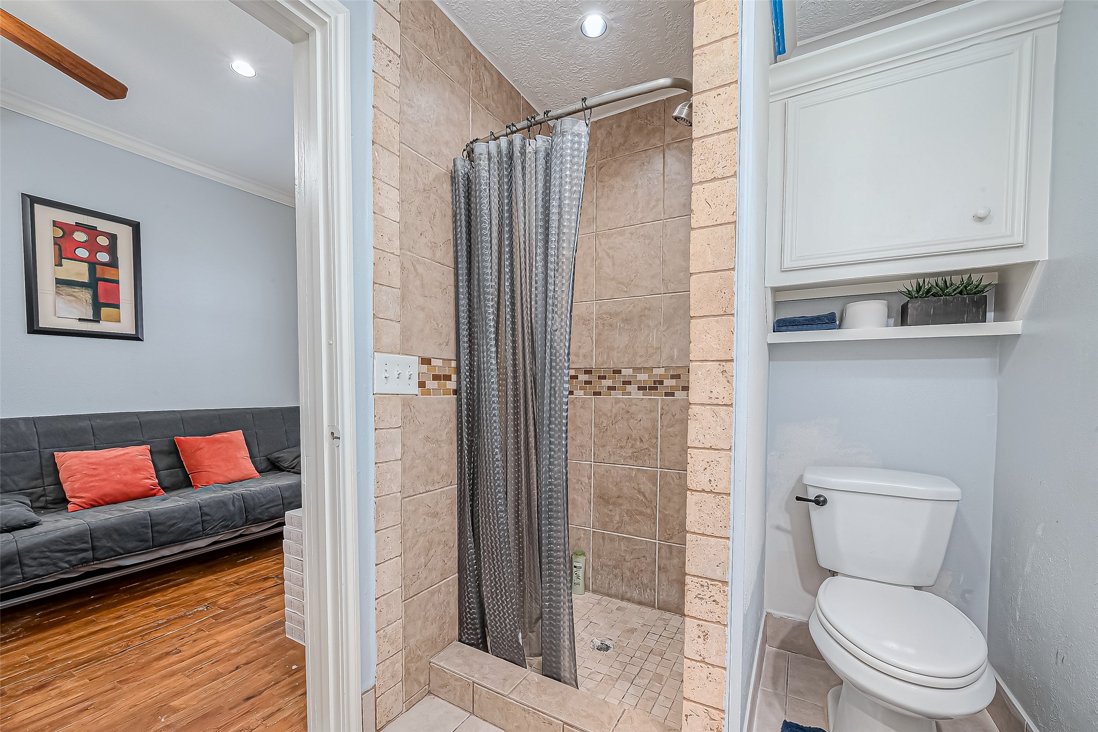 118 Jenkins Street Houston, TX 77003 - Photo 19 of 28 a bathroom with a toilet and a shower