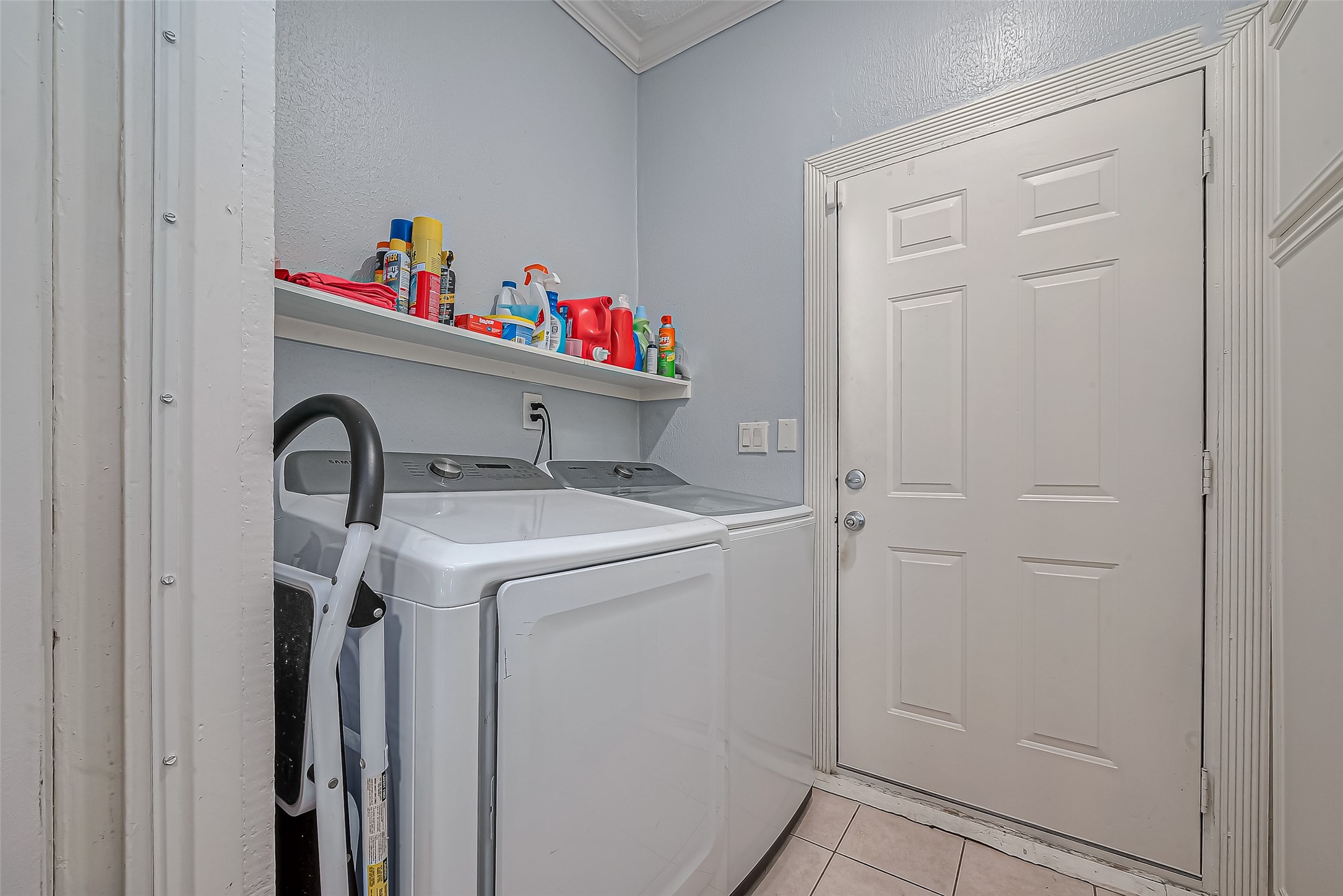 118 Jenkins Street Houston, TX 77003 - Photo 20 of 28 a utility room with dryer and washer