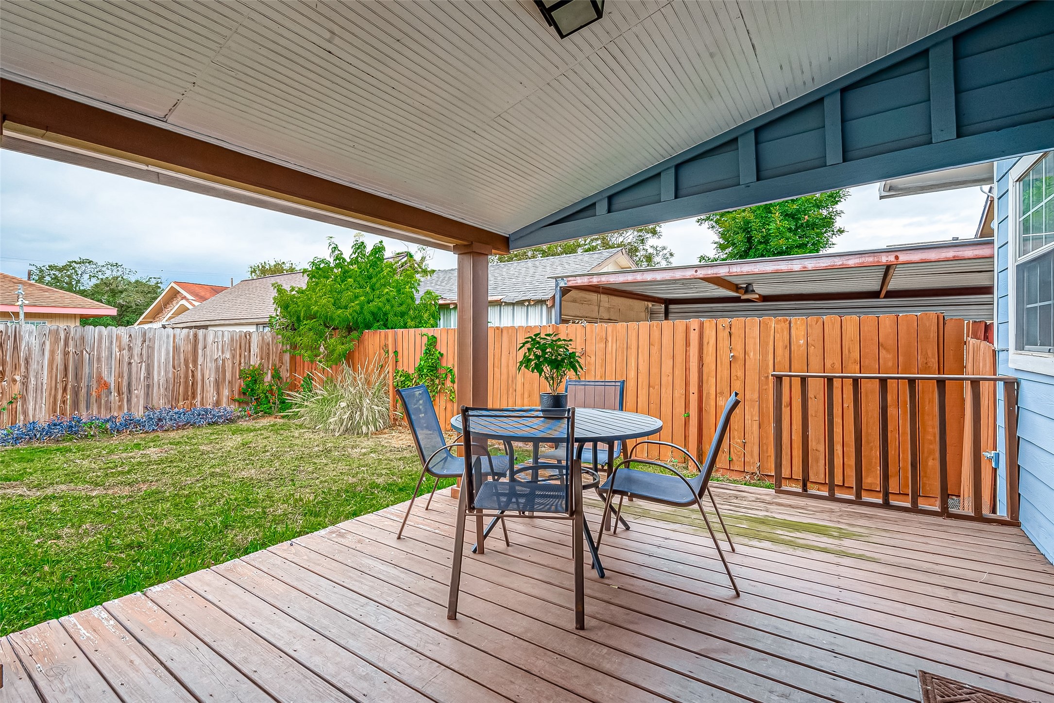 118 Jenkins Street Houston, TX 77003 - Photo 21 of 28 a outdoor view with a sitting space