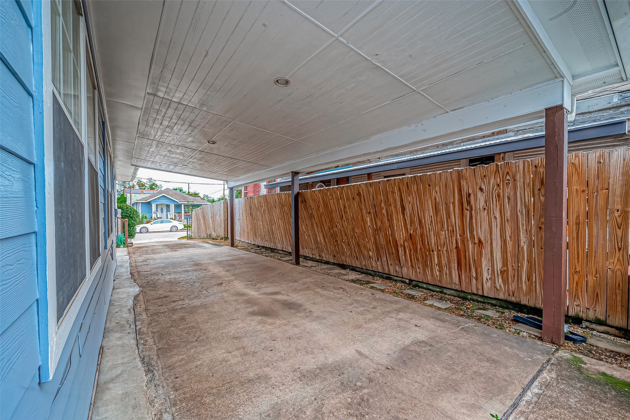 118 Jenkins Street Houston, TX 77003 - Photo 27 of 28 a view of a garage