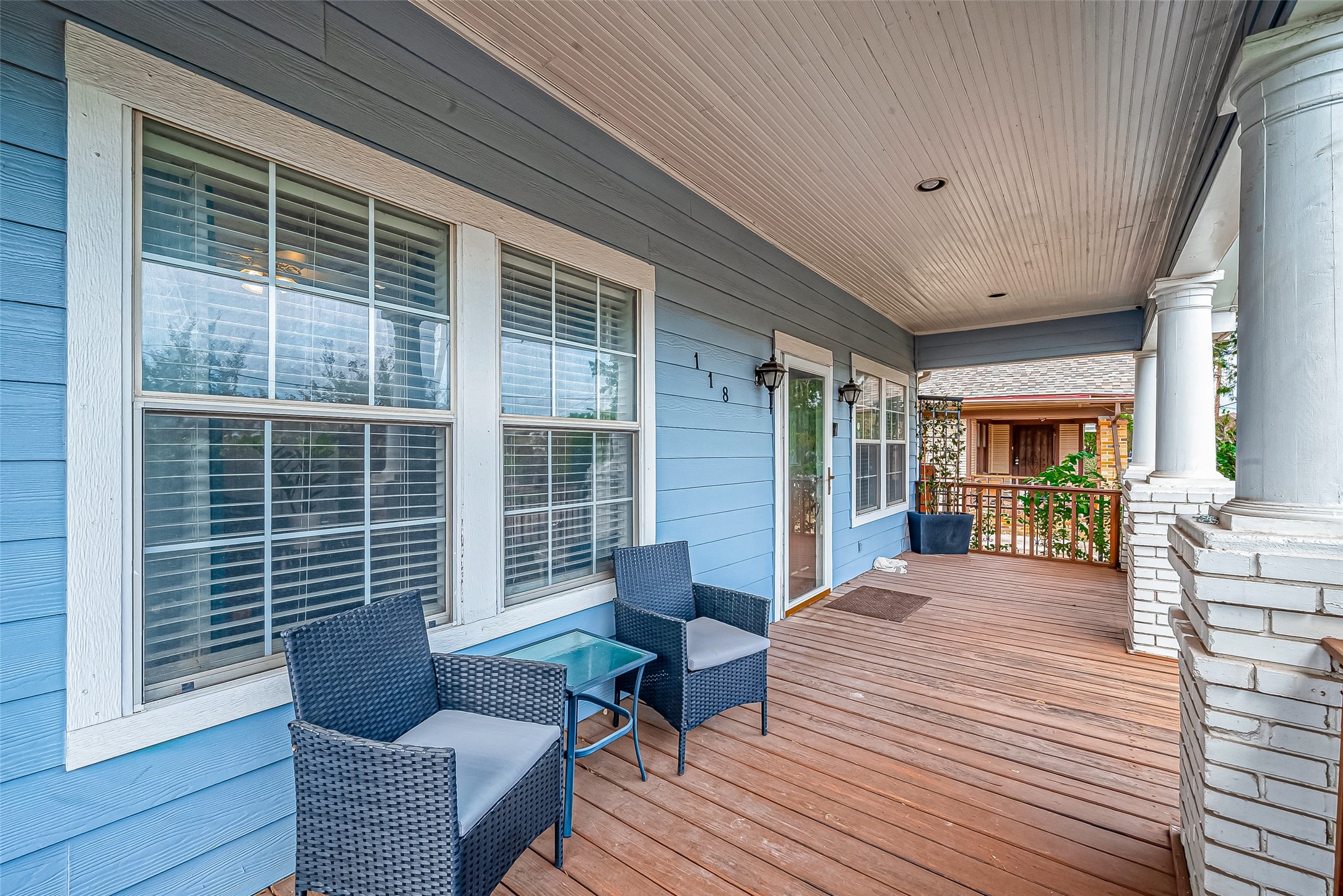 118 Jenkins Street Houston, TX 77003 - Photo 3 of 28 a balcony with furniture and a potted plant