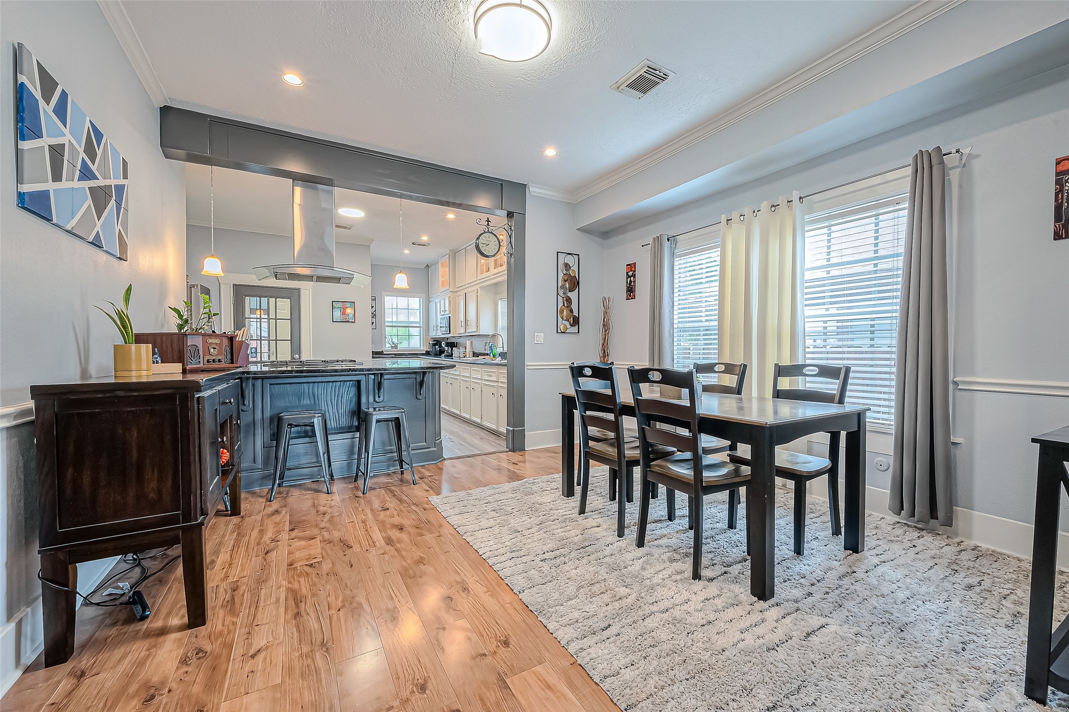 118 Jenkins Street Houston, TX 77003 - Photo 6 of 28 a view of a dining room with furniture