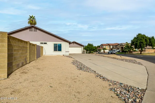 $2,650 | 16216 North 33rd Drive, Phoenix, AZ 85053