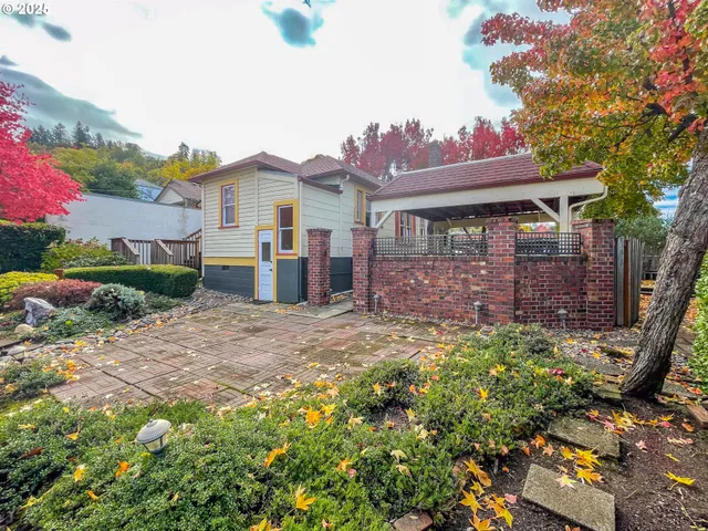 a view of a pathway with a building in the background