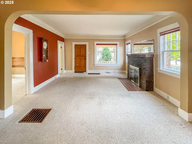 a view of empty room with windows