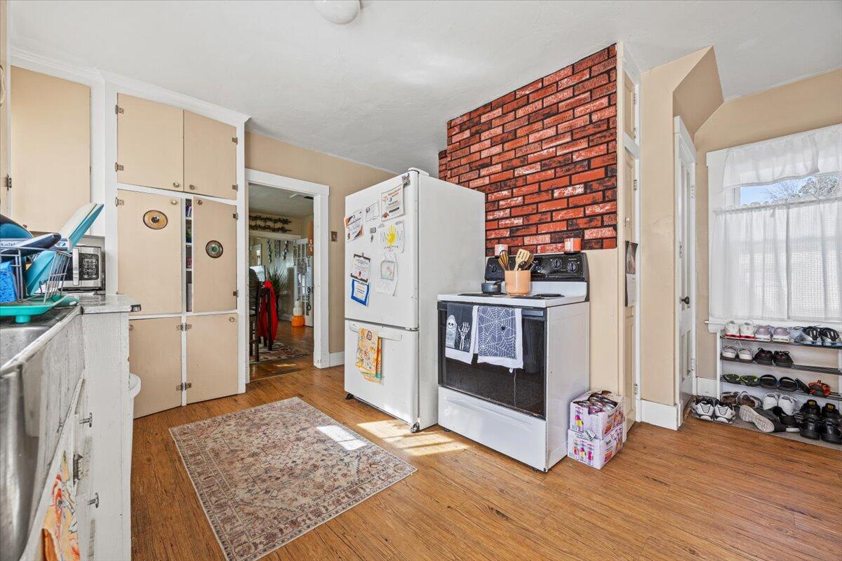 37 West Street Biddeford, ME 04005 - Photo 10 of 27 10