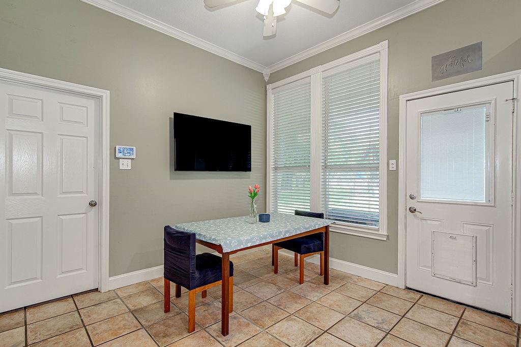 9801 Bellechase Road Granbury, TX 76049 - Photo 14 of 40 a workspace with furniture and window