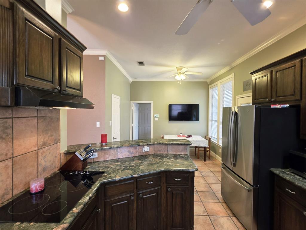 9801 Bellechase Road Granbury, TX 76049 - Photo 40 of 40 a kitchen with a sink stove and refrigerator