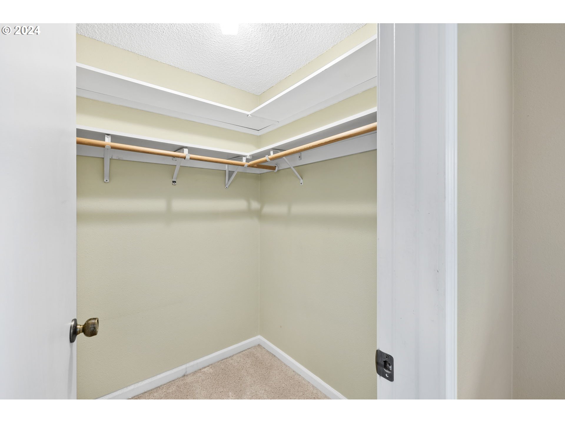 12871 Southeast Stark Street, Unit A16 Portland, OR 97233 - Photo 12 of 20