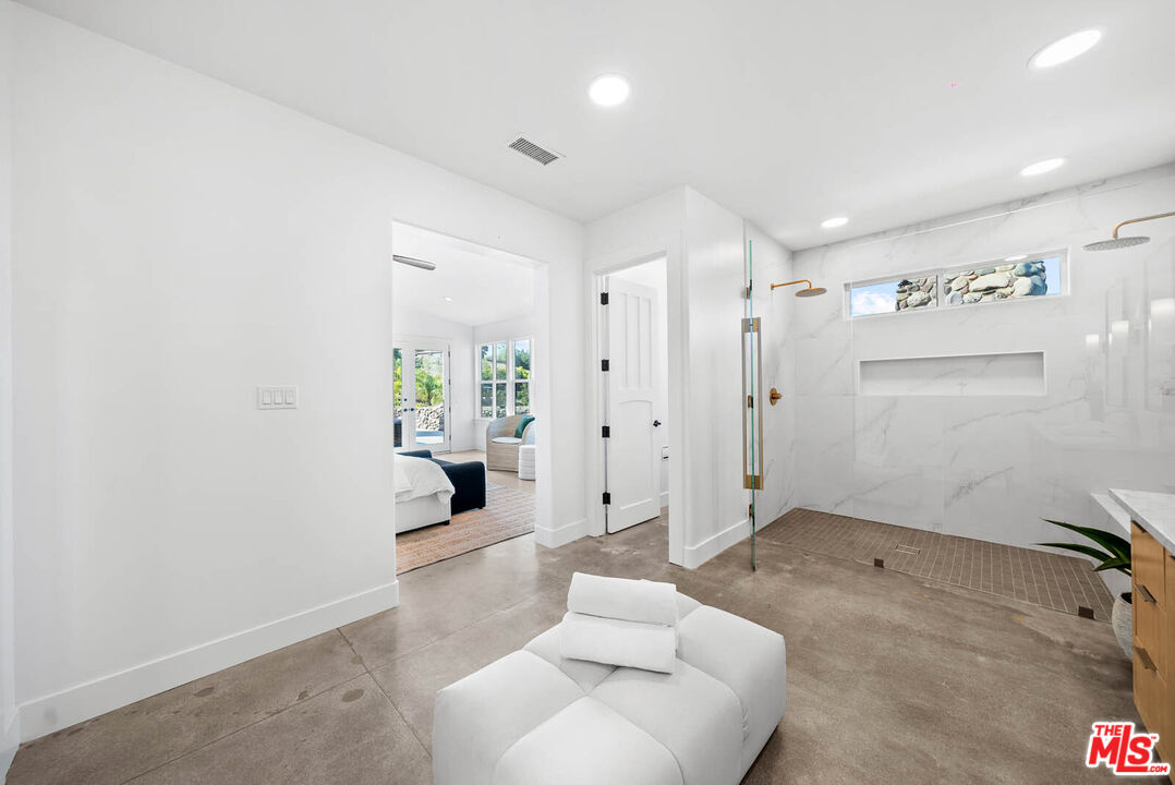 32070 Vía Vera Bonsall, CA 92003 - Photo 39 of 75 a living room with furniture