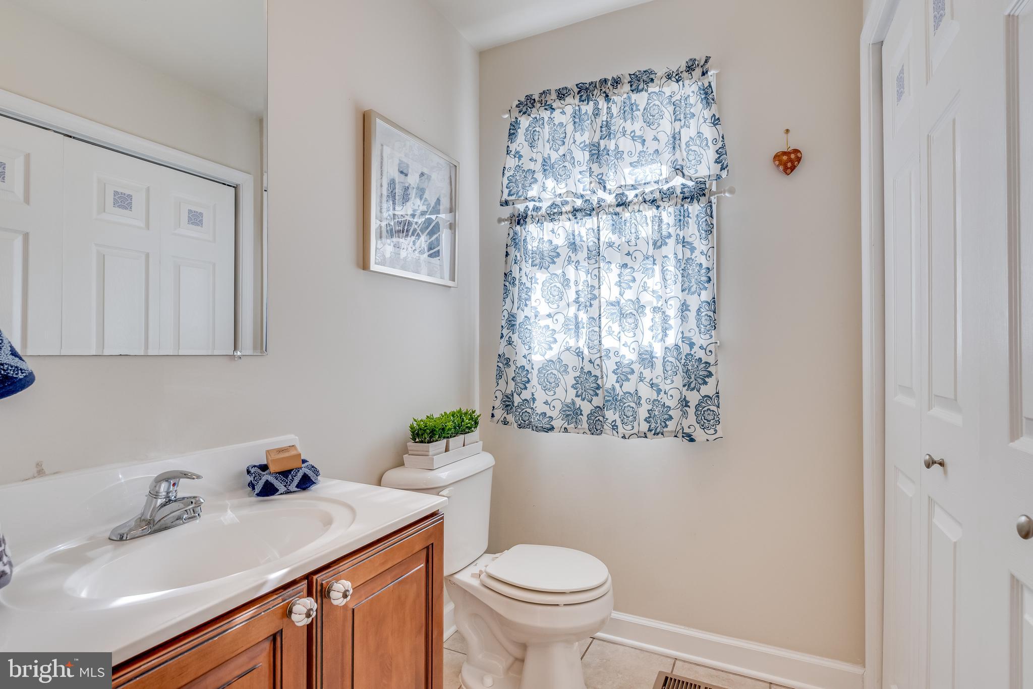 2439 Chestnut Grove Road Sharpsburg, MD 21782 - Photo 30 of 51 Convenient half bath on main level