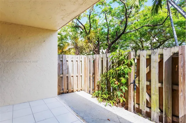 a view of entryway with wooden fence