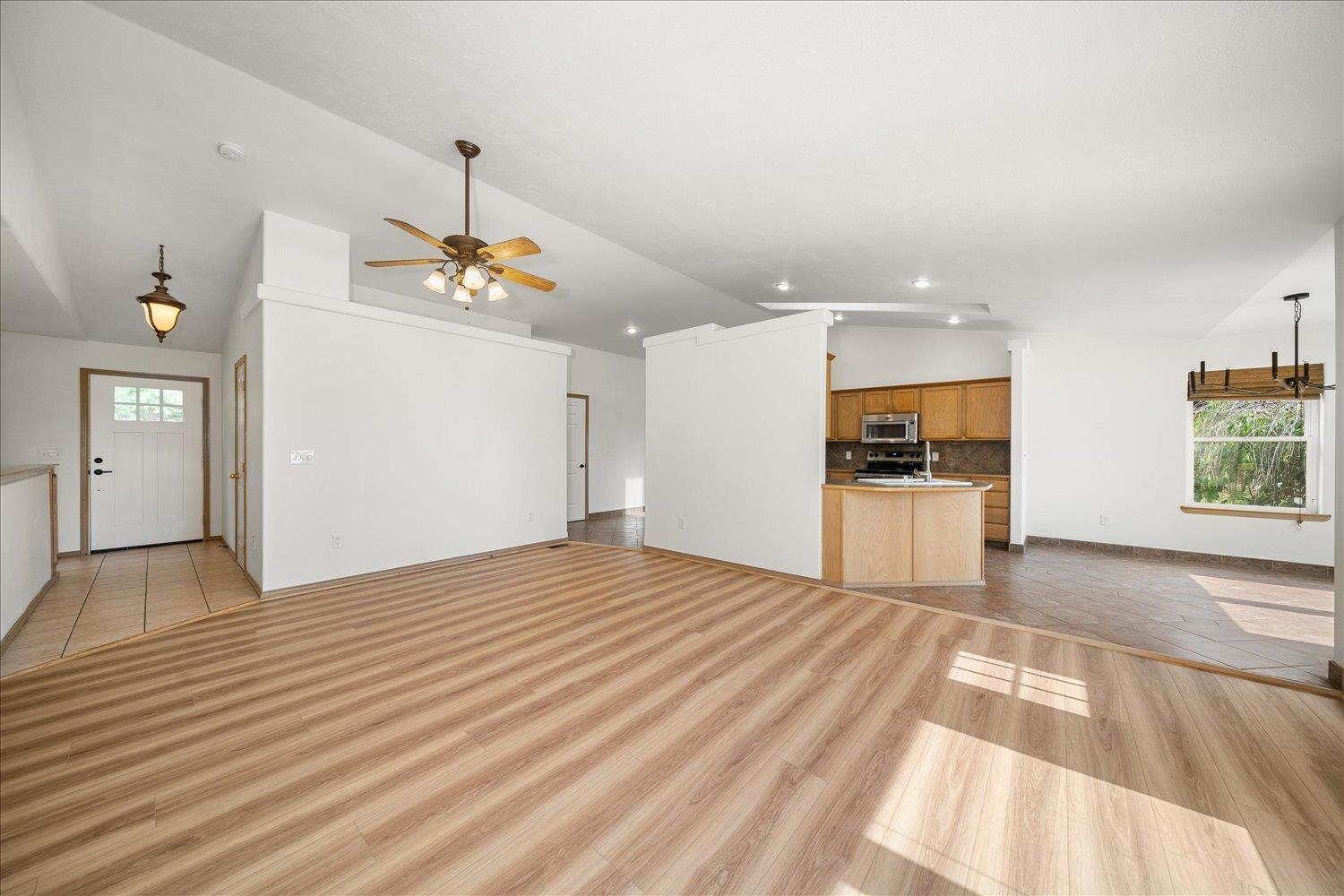 15519 East Tallman Road Chattaroy, WA 99003 - Photo 11 of 49