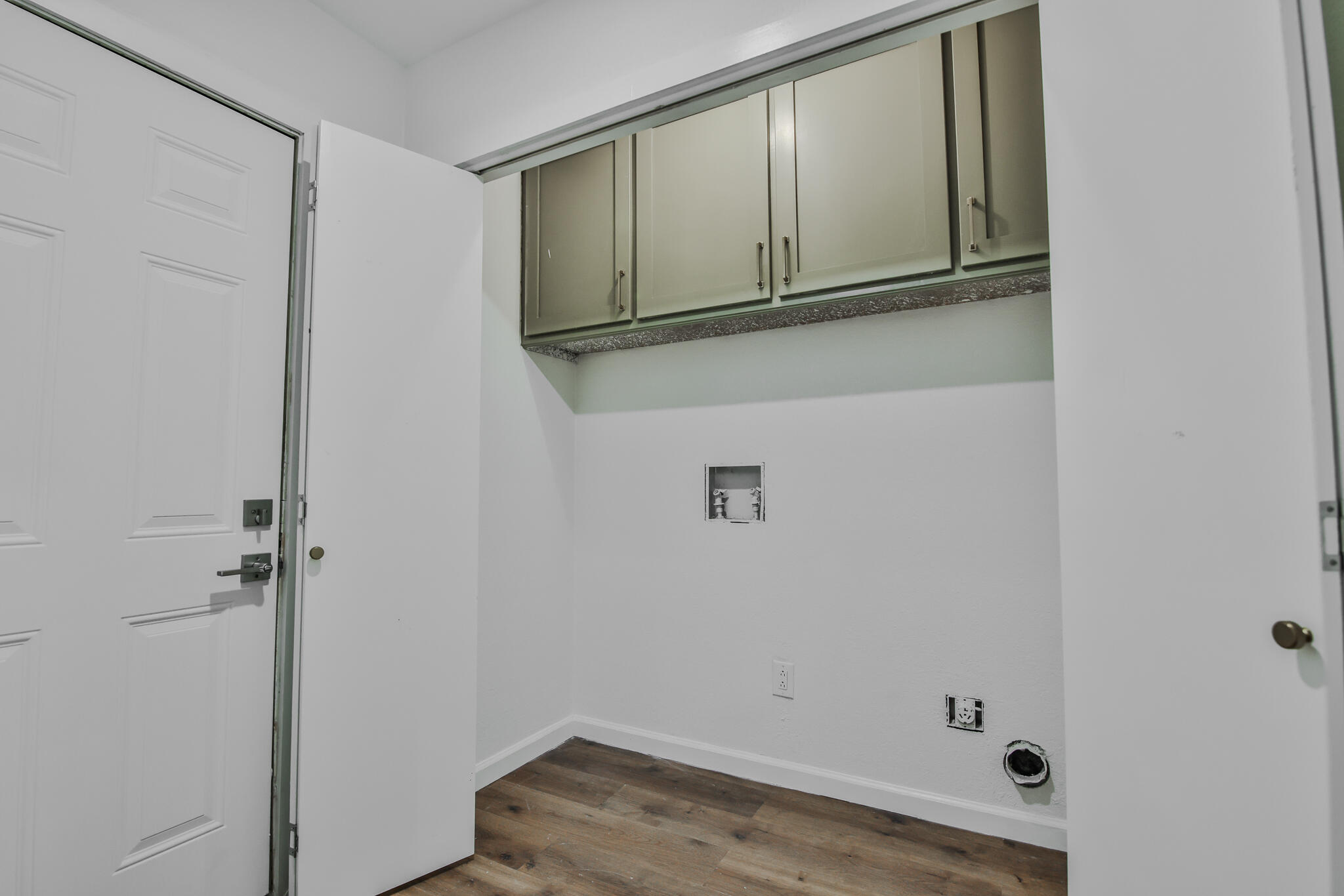 2620 78th Street Lubbock, TX 79423 - Photo 7 of 27 a view of a hardwood & utility room