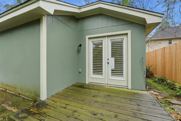 a view of an entrance of the house