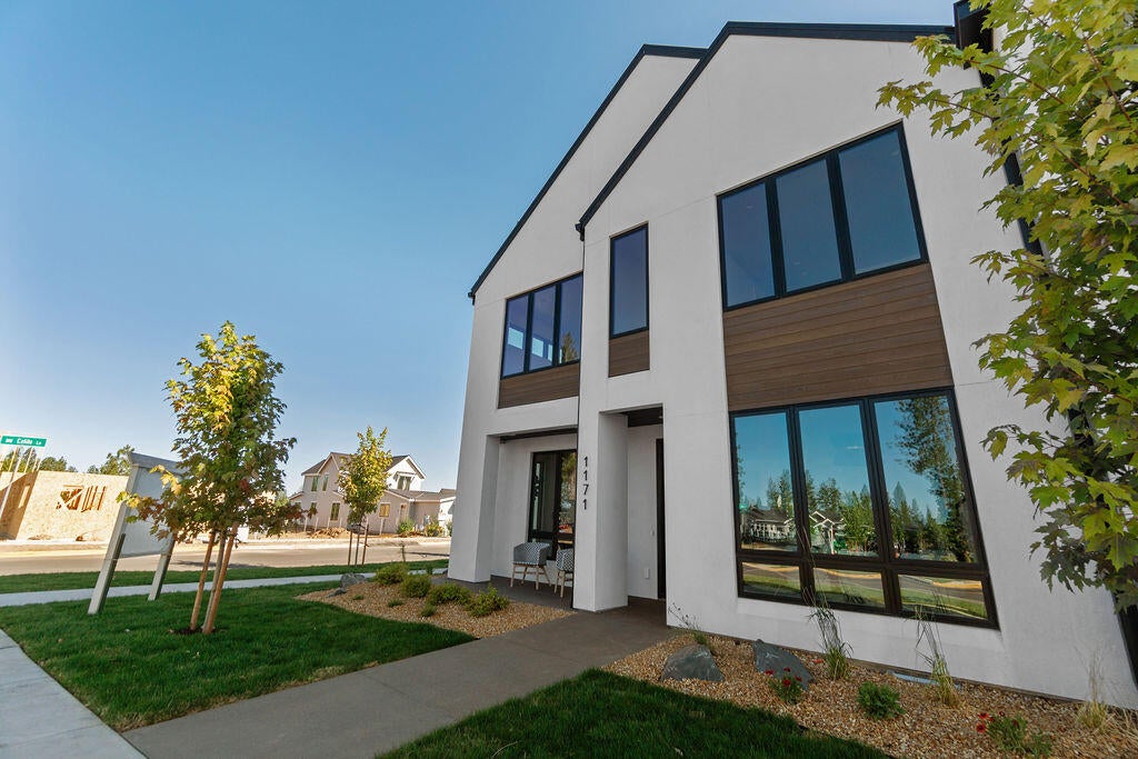 1171 Northwest Skyline Ranch Road, Unit LOT 166 Bend, OR 97703 - Photo 3 of 34 RileyVisuals-22