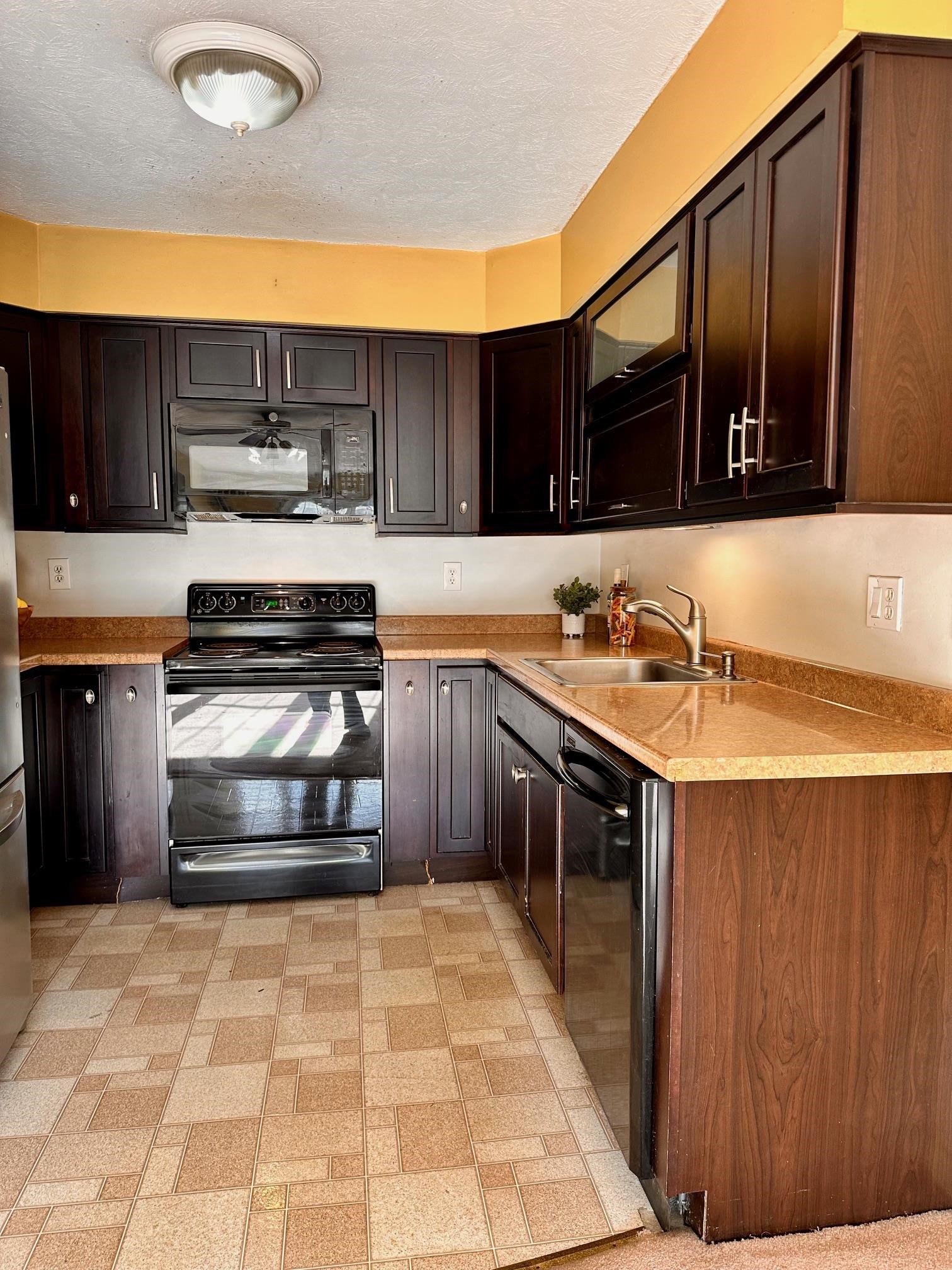 1991 Bodwell Road, Unit 30 Manchester, NH 03109 - Photo 14 of 32 Gallery Image 14