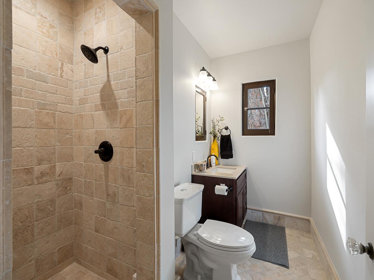 862 Chiltern Road Hillsborough, CA 94010 - Photo 37 of 58 Gallery Image 37