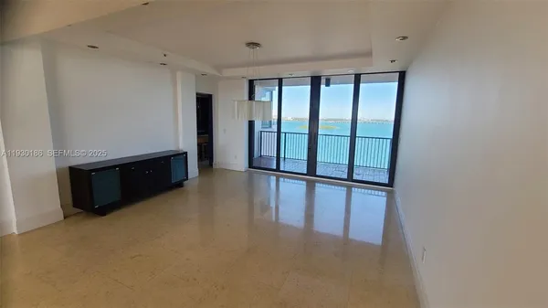 $11,000 | 1000 Venetian Way, Unit 1502, Miami Beach, FL 33139