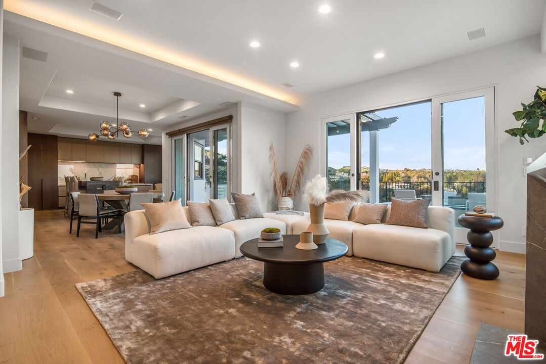 930 North Tigertail Road Los Angeles, CA 90049 - Photo 6 of 26