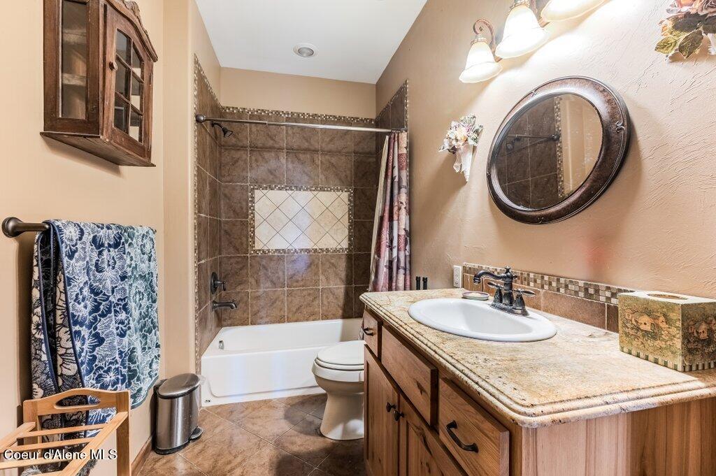 7170 West Reality Loop Coeur D'Alene, ID 83814 - Photo 21 of 44 Guest Bath
