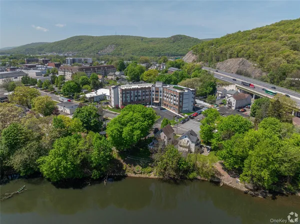 $3,400 | 15 Washington Avenue, Unit 210, Suffern, NY 10901