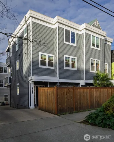 $3,650 | 619 Federal Avenue East, Unit A, Seattle, WA 98102