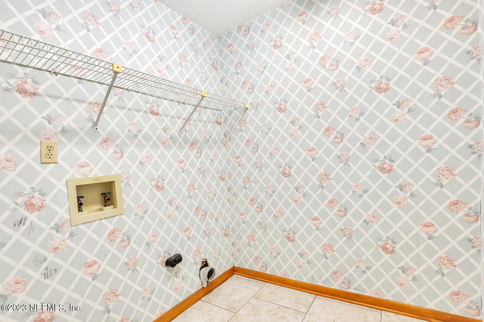 4250 Banks Road Middleburg, FL 32068 - Photo 18 of 48 a bathroom with a shower curtain