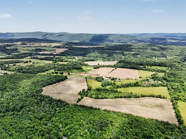 $3,495,000 | 317 Skunks Misery Road, Millerton, NY 12546