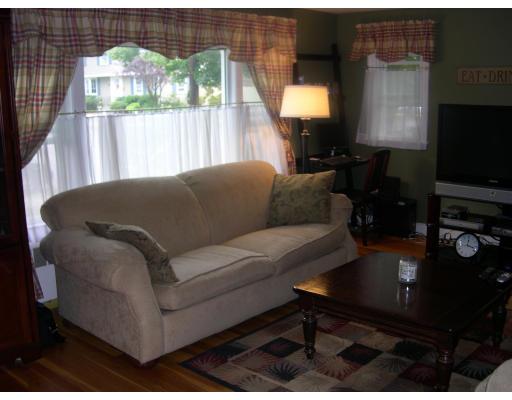 19 Alderwood Road Waltham, MA 02452 - Photo 8 of 11 Gallery Image 8
