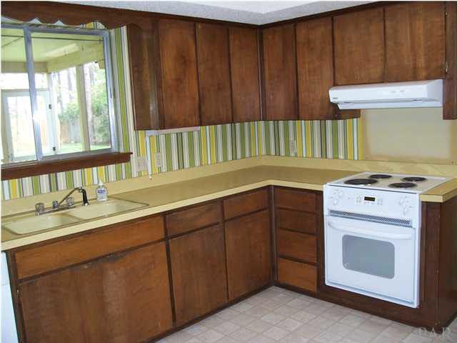 5485 Flax Road Pensacola, FL 32504 - Photo 3 of 6 Kitchen