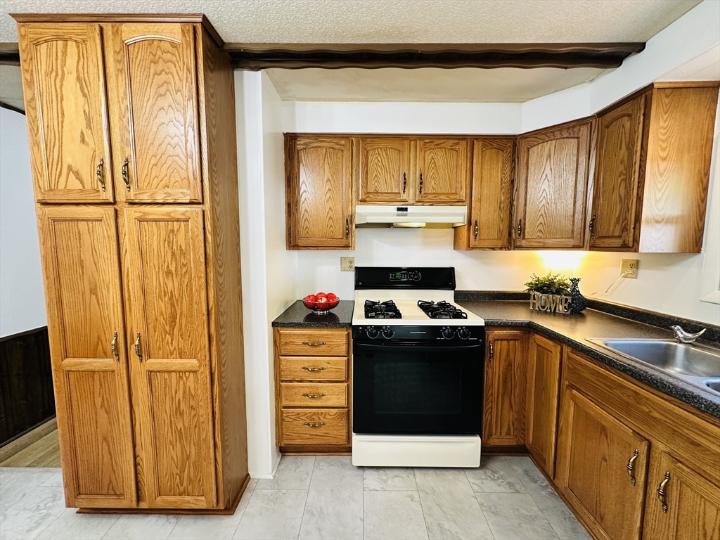 22 Contessa Drive Springfield, MA 01119 - Photo 7 of 36