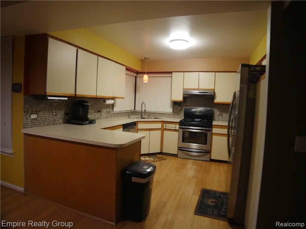 46728 Doubletree Road Canton, MI 48187 - Photo 11 of 36 Kitchen 2.jpg