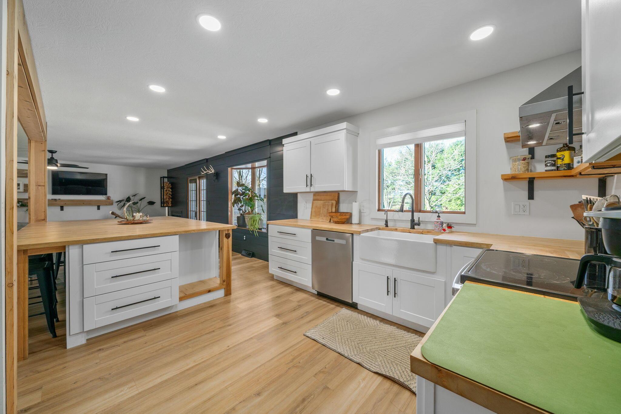 3984 Liberty Road Delaware, OH 43015 - Photo 16 of 48 Kitchen