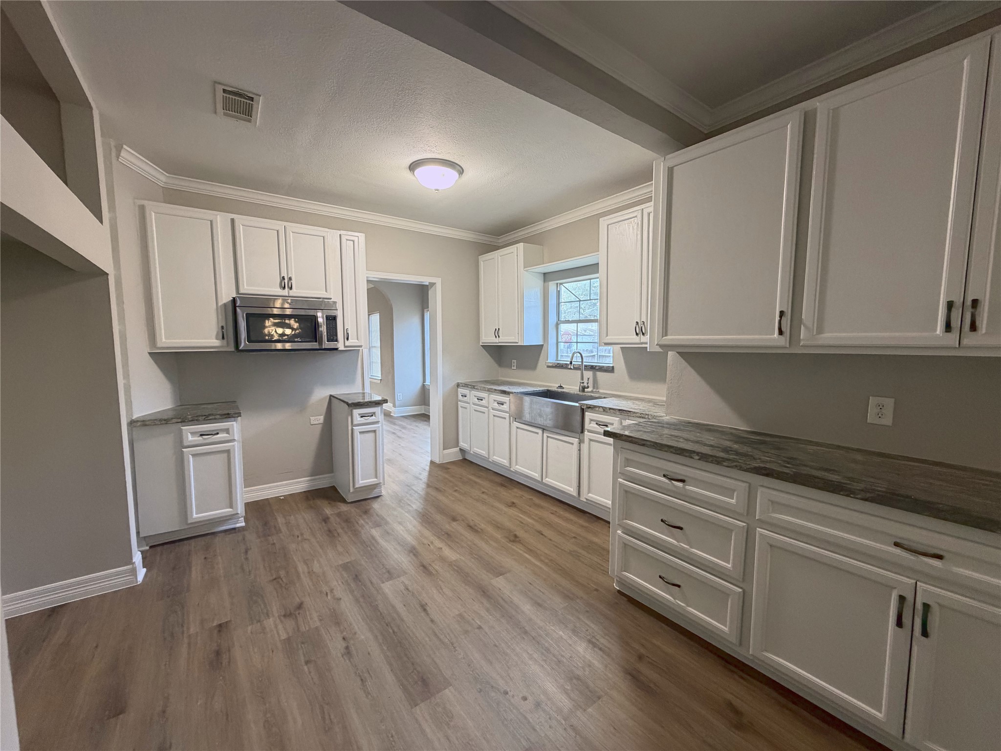 716 74th Street Houston, TX 77011 - Photo 6 of 13
