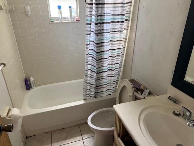 448 Perry Avenue Greenacres, FL 33463 - Photo 11 of 14 a bathroom with a sink a toilet and bathtub