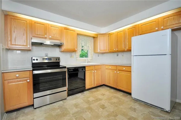 $2,500 | 109 Quarry Brook Drive, South Windsor, CT 06074