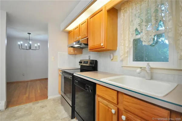 $2,500 | 109 Quarry Brook Drive, South Windsor, CT 06074