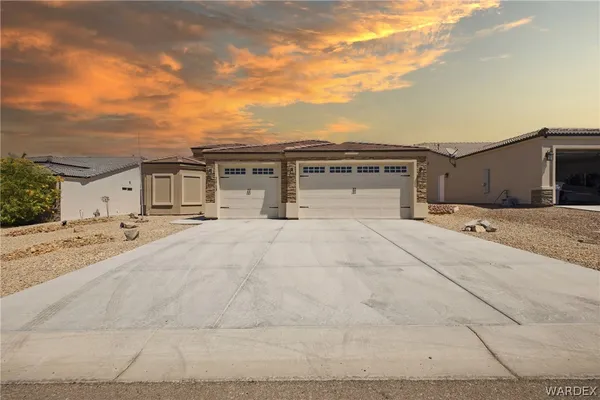 $420,000 | 2013 Valor Drive, Fort Mohave, AZ 86426